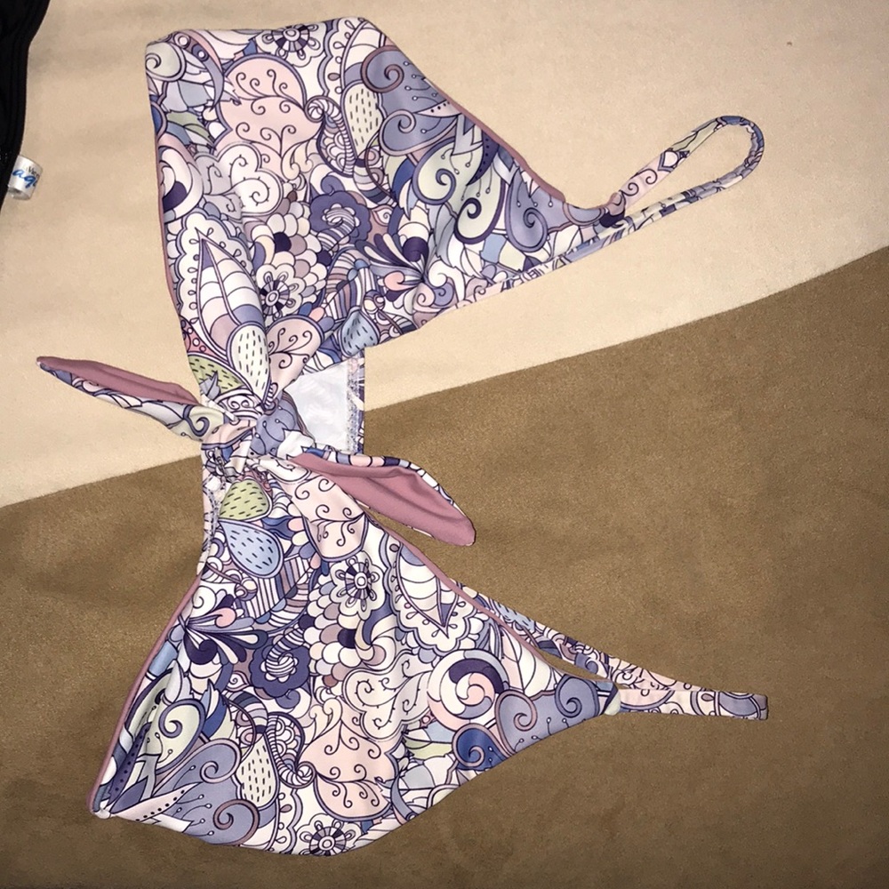 Bikini! - Picture 3 of 6